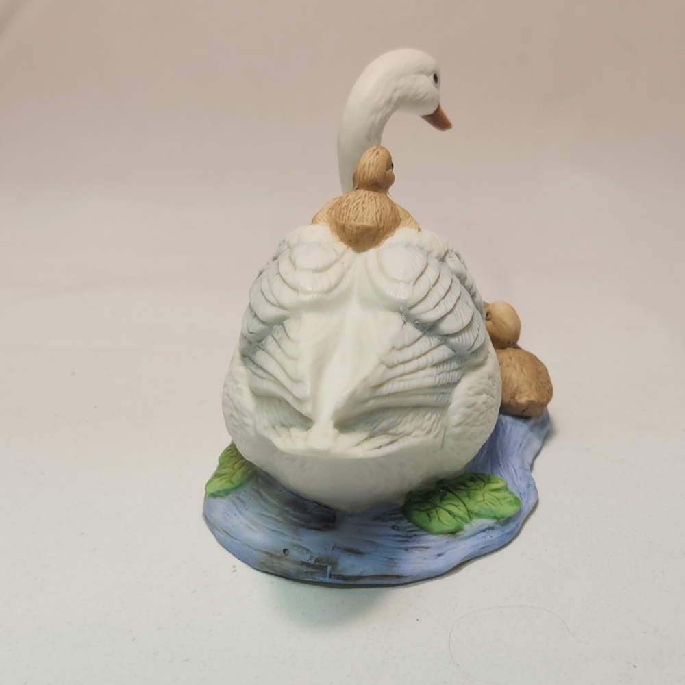Homco Swan Figurine - Picture 6 of 6